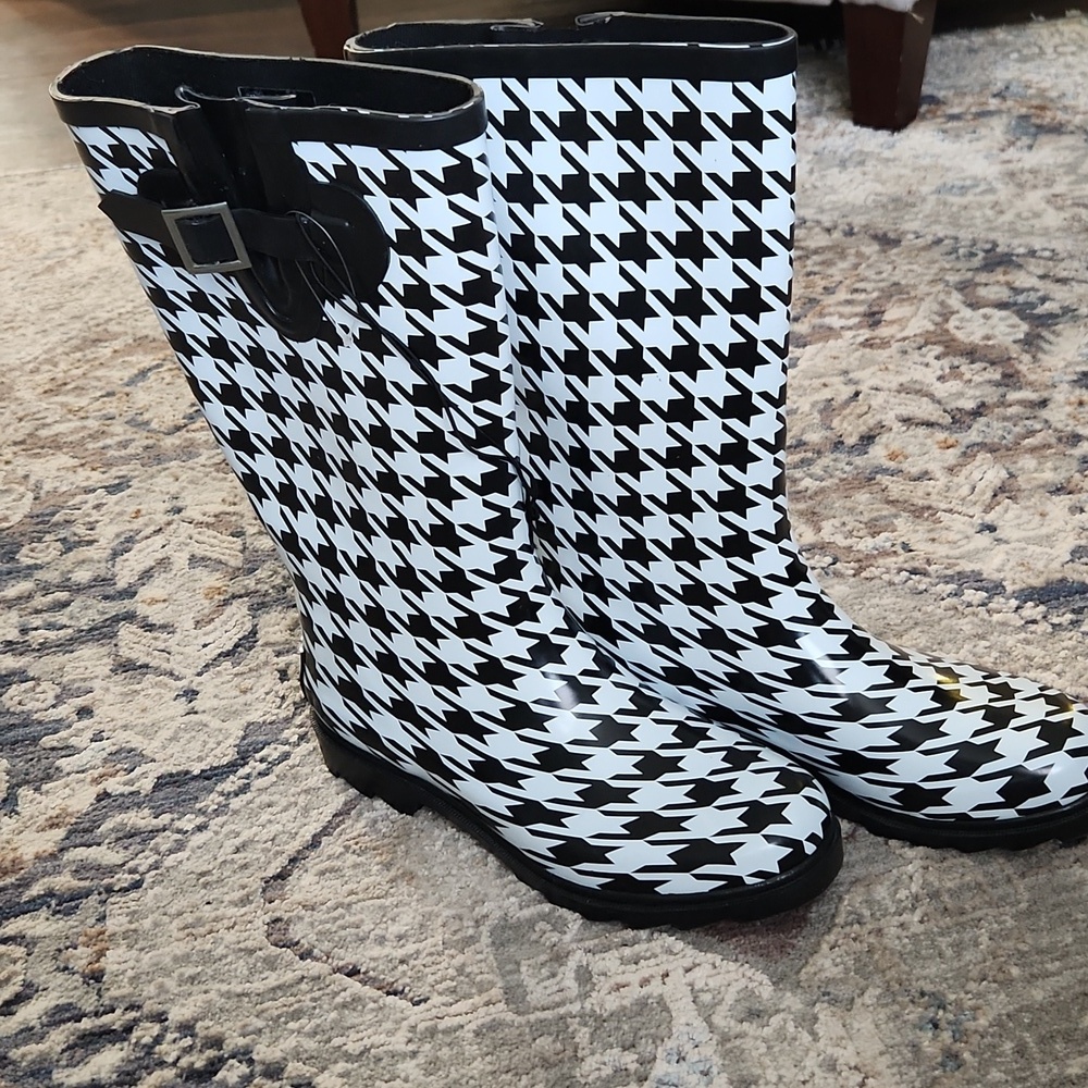Magellan Outdoors Women's Houndstooth Rain Boots